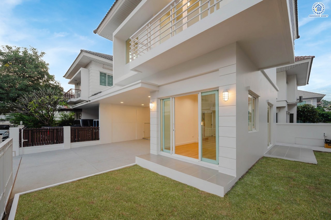 บ้านมือสองตกแต่งใหม่ โครงการ เดอะวิลล่า ราชพฤกษ์-ท่าอิฐ แบรนด์ Property Perfect เดินทางสะดวก เนื้อที่ 35.8 ตร.ว. ฟังก์ชัน 3 ห้องนอน 2 ห้องน้ำ จอดรถได้ 2 คัน บนทำเลเชื่อมต่อทั้ง ถ.รัตนาธิเบศร์ และถ.ราชพฤกษ์ และเพียง 10 นาทีถึงรถไฟฟ้า "สถานีบางรักน้อยท่าอิฐ"